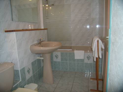 Imagen de la habitación del Hotel H&ocirc;tel Le Relais, Fleurance. Foto 13