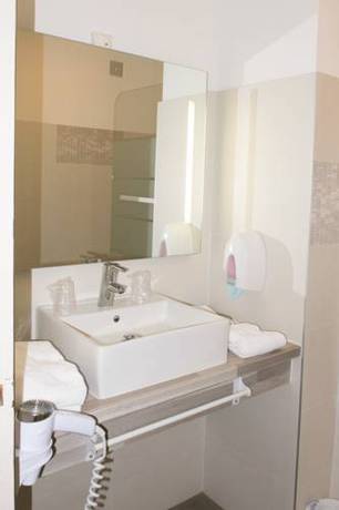 Imagen de la habitación del Hotel Hôtel Le Rochelois. Foto 5