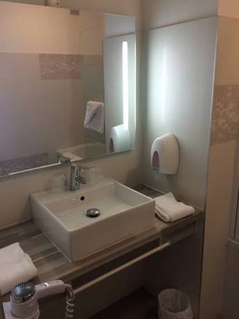 Imagen de la habitación del Hotel Hôtel Le Rochelois. Foto 14