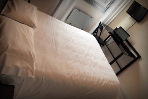 Imagen de la habitación del Hotel H&ocirc;tel Le Rohu. Foto 2