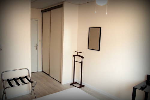 Imagen de la habitación del Hotel H&ocirc;tel Le Rohu. Foto 6