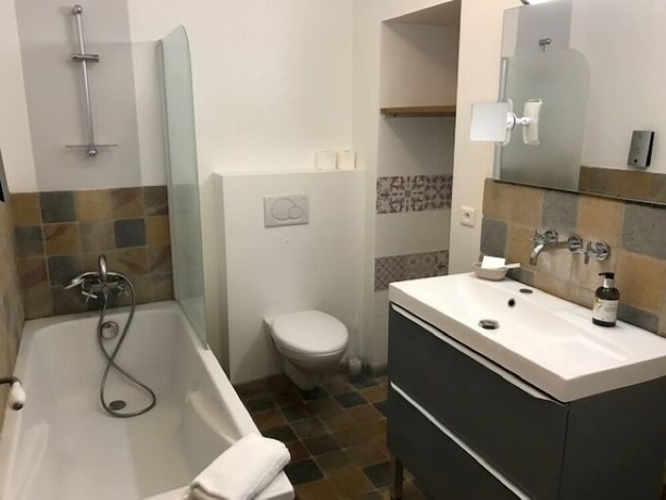 Imagen de la habitación del Hotel Hôtel Le Savigny. Foto 4