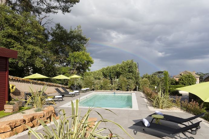 Imagen de la piscina del Hotel Hôtel Le Savigny. Foto 18