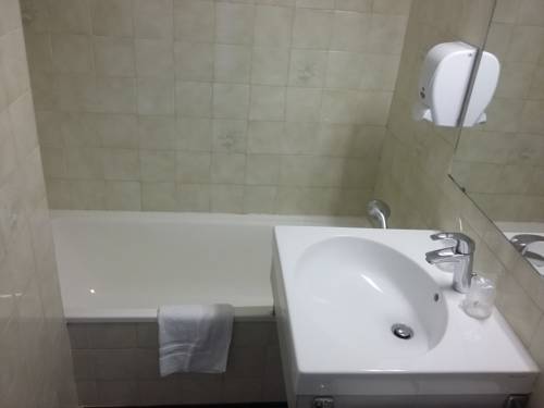 Imagen de la habitación del Hotel Hôtel Le Savoie. Foto 14