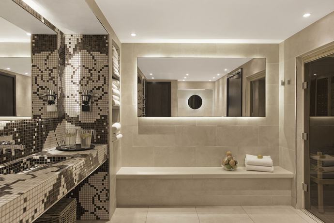 Imagen de la piscina del Hotel H&ocirc;tel Le Savoy M&eacute;ribel. Foto 19