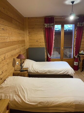 Imagen de la habitación del Hotel H&ocirc;tel Le Schuss. Foto 18