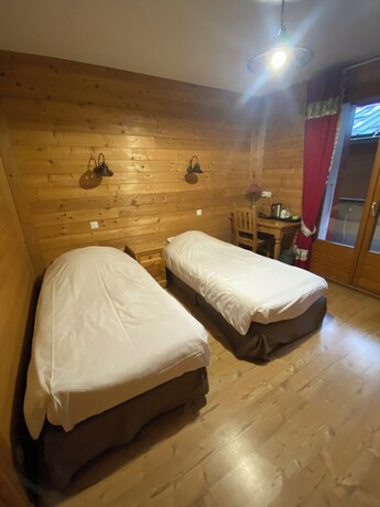 Imagen de la habitación del Hotel H&ocirc;tel Le Schuss. Foto 20