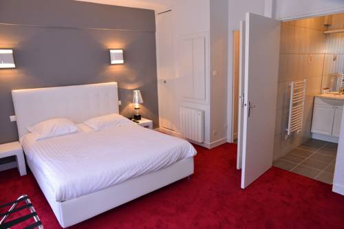 Imagen de la habitación del Hotel H&ocirc;tel Le Square, AURILLAC. Foto 2