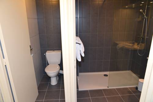 Imagen de la habitación del Hotel H&ocirc;tel Le Square, AURILLAC. Foto 6
