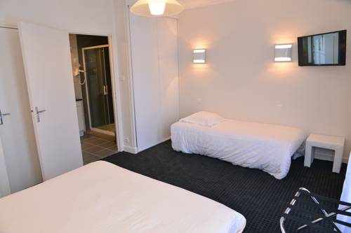 Imagen de la habitación del Hotel H&ocirc;tel Le Square, AURILLAC. Foto 8