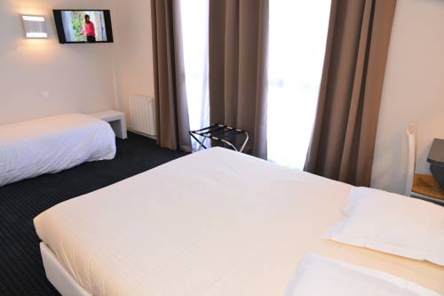 Imagen de la habitación del Hotel H&ocirc;tel Le Square, AURILLAC. Foto 10