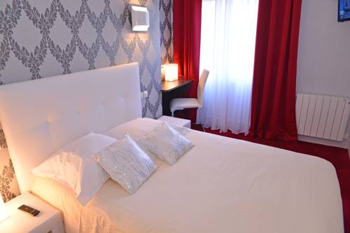 Imagen de la habitación del Hotel H&ocirc;tel Le Square, AURILLAC. Foto 11