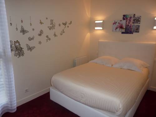Imagen de la habitación del Hotel H&ocirc;tel Le Square, AURILLAC. Foto 13