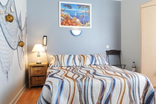 Imagen de la habitación del Hotel Hôtel Le Trinquet. Foto 9