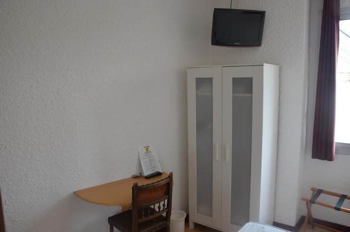 Imagen de la habitación del Hotel H&ocirc;tel Le Week-End. Foto 4
