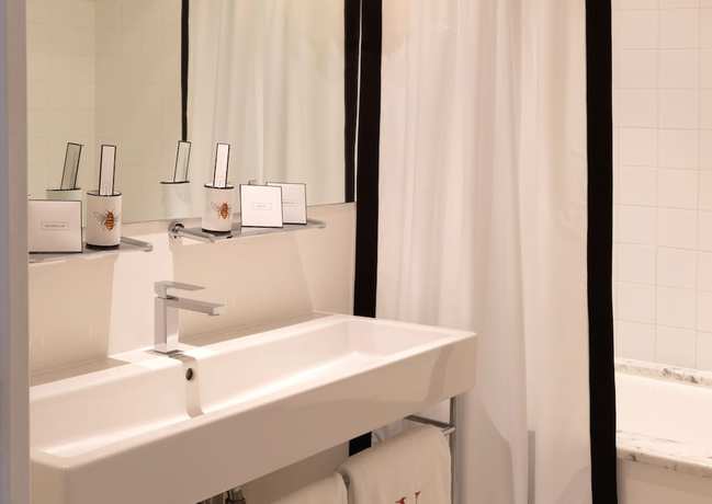 Imagen de la habitación del Hotel H&ocirc;tel Le Y Saint-Tropez. Foto 3
