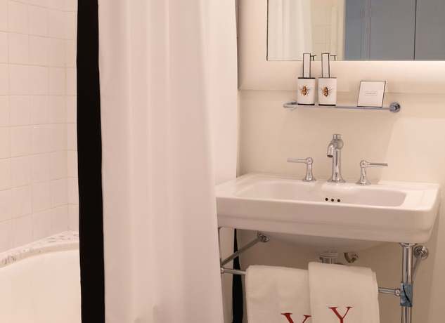 Imagen de la habitación del Hotel H&ocirc;tel Le Y Saint-Tropez. Foto 5