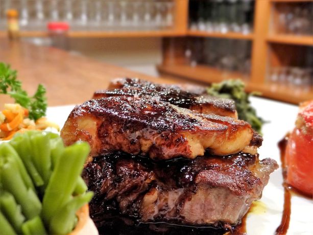 Imagen del bar/restaurante del Hotel Hôtel Le bellevue, Bayard. Foto 6