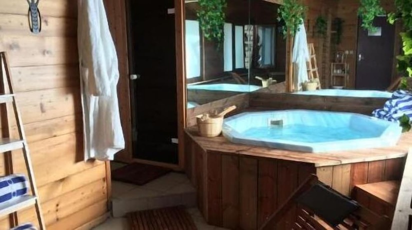 Imagen de la piscina del Hotel H&ocirc;tel Les Airelles. Foto 19