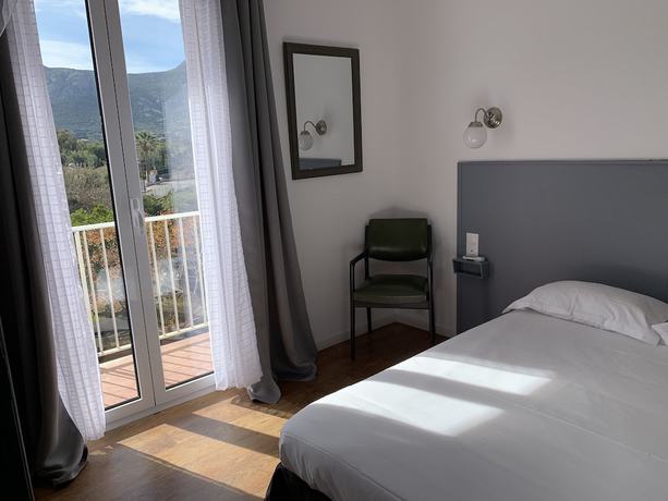 Imagen de la habitación del Hotel Hôtel Les Arbousiers. Foto 13