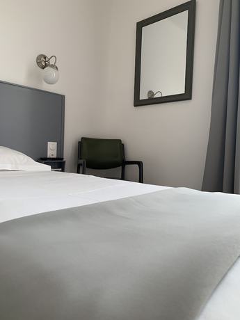 Imagen de la habitación del Hotel Hôtel Les Arbousiers. Foto 16