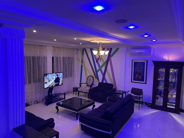 Imagen general del Hotel H&ocirc;tel Les Arcades, Abomey-Calavi. Foto 2