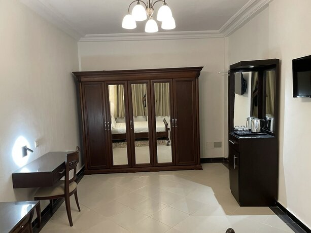 Imagen de la habitación del Hotel H&ocirc;tel Les Arcades, Abomey-Calavi. Foto 14