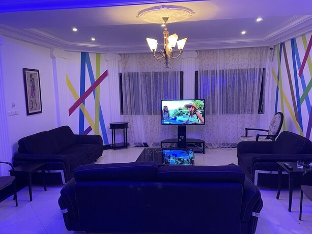 Imagen general del Hotel H&ocirc;tel Les Arcades, Abomey-Calavi. Foto 9