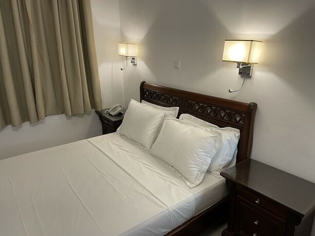 Imagen de la habitación del Hotel H&ocirc;tel Les Arcades, Abomey-Calavi. Foto 19