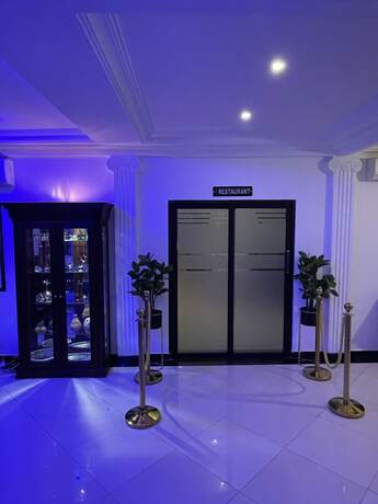 Imagen general del Hotel H&ocirc;tel Les Arcades, Abomey-Calavi. Foto 12