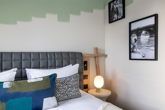 Imagen de la habitación del Hotel H&ocirc;tel Les Artistes. Foto 5