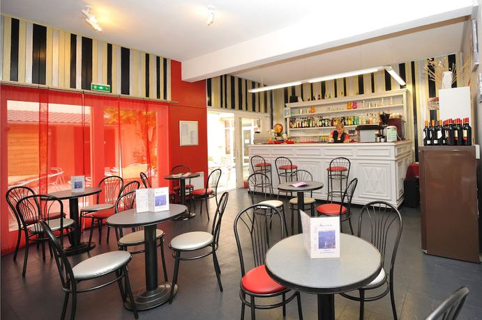 Imagen del bar/restaurante del Hotel H&ocirc;tel Les Bateliers. Foto 5