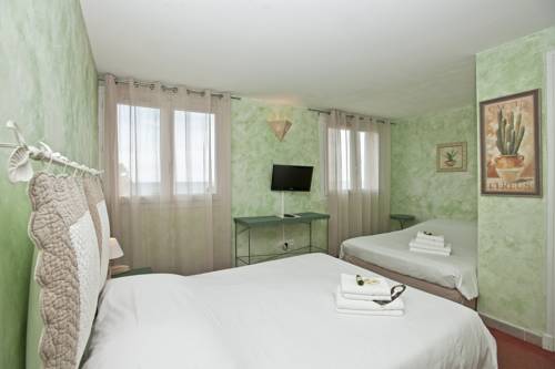 Imagen de la habitación del Hotel H&ocirc;tel Les Calanques, Les Issambres. Foto 10