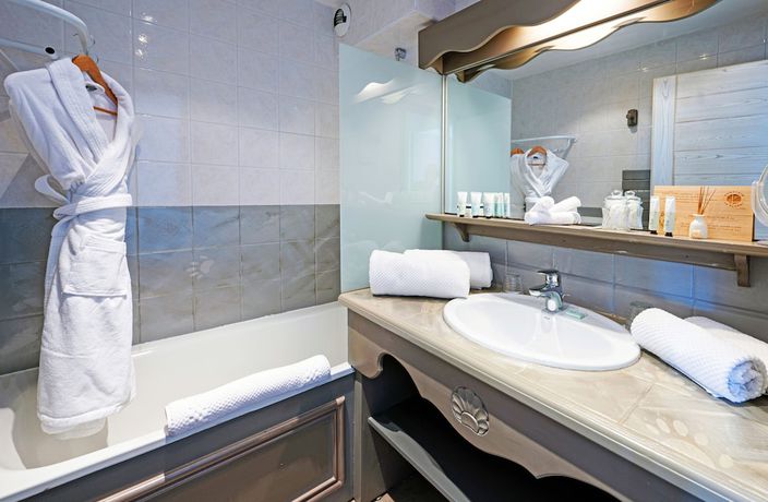 Imagen de la habitación del Hotel H&ocirc;tel Les Campanules by Les Etincelles. Foto 2
