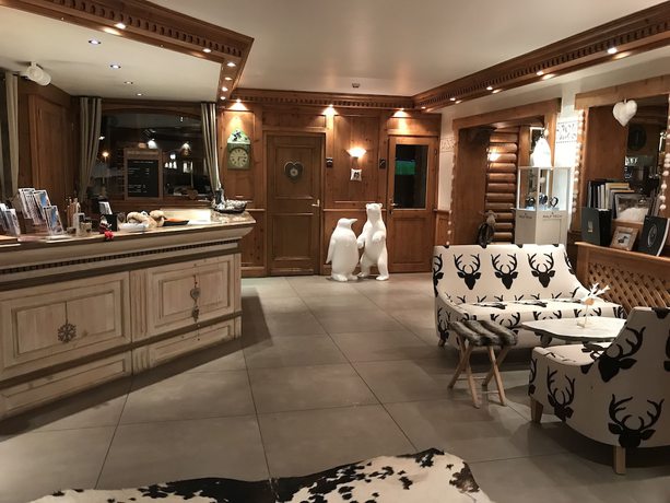 Imagen de los interiores del Hotel H&ocirc;tel Les Campanules by Les Etincelles. Foto 19