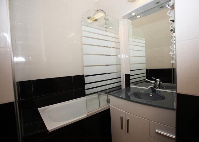 Imagen de la habitación del Hotel H&ocirc;tel Les Dunes. Foto 7