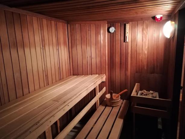 Imagen de la piscina del Hotel H&ocirc;tel Les Ecrins. Foto 20