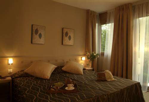 Imagen de la habitación del Hotel H&ocirc;tel Les Esclargies, ROCAMADOUR. Foto 13