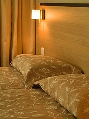 Imagen de la habitación del Hotel H&ocirc;tel Les Esclargies, ROCAMADOUR. Foto 18