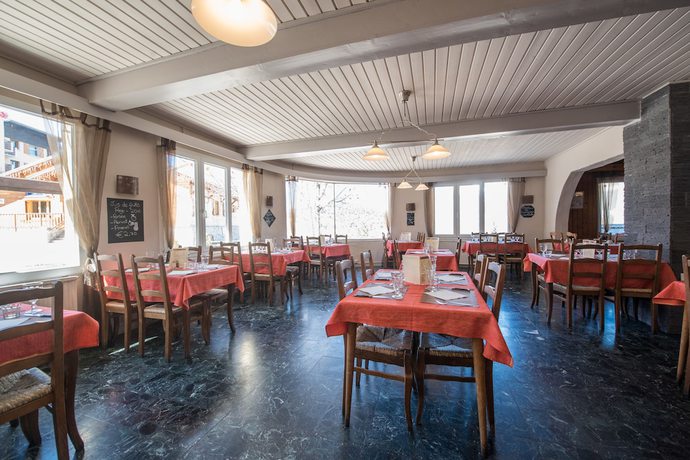 Imagen del bar/restaurante del Hotel Hôtel Les Flocons, Le Sauze. Foto 4