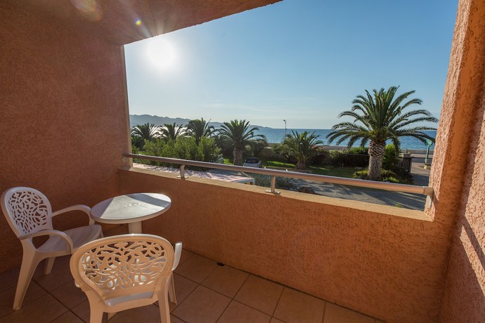 Imagen de la habitación del Hotel H&ocirc;tel Les Galets, Saint Florent. Foto 8