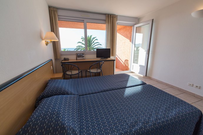Imagen de la habitación del Hotel H&ocirc;tel Les Galets, Saint Florent. Foto 13