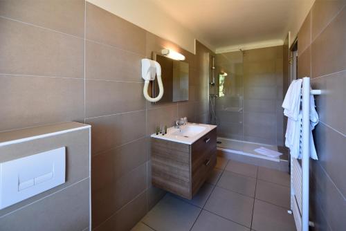 Imagen de la habitación del Hotel H&ocirc;tel Les Lentisques. Foto 7