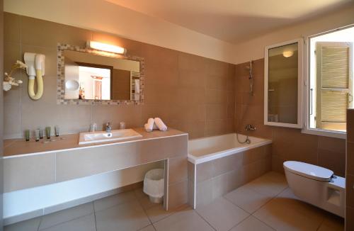 Imagen de la habitación del Hotel H&ocirc;tel Les Lentisques. Foto 8