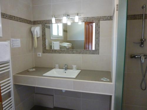 Imagen de la habitación del Hotel H&ocirc;tel Les Lentisques. Foto 9