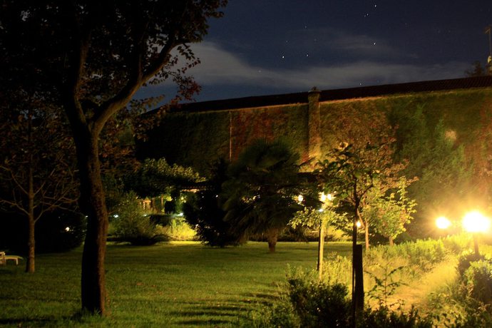 Imagen de los exteriores del Hotel H&ocirc;tel Les Norias. Foto 11