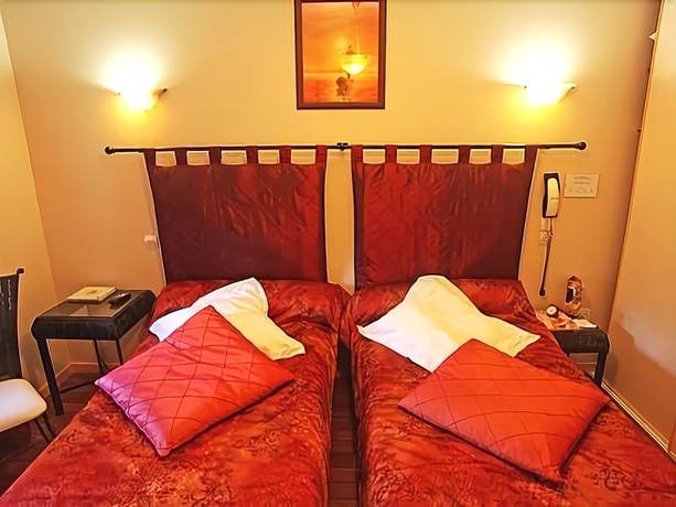 Imagen de la habitación del Hotel H&ocirc;tel Les Norias. Foto 7