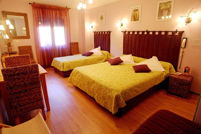 Imagen de la habitación del Hotel H&ocirc;tel Les Norias. Foto 8