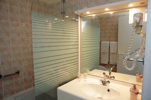 Imagen de la habitación del Hotel Hôtel Les Nymphéas. Foto 14