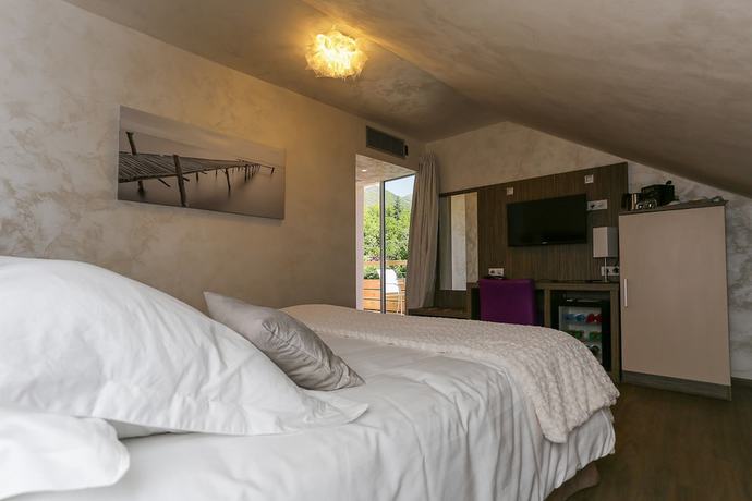 Imagen de la habitación del Hotel H&ocirc;tel Les Olivades. Foto 7